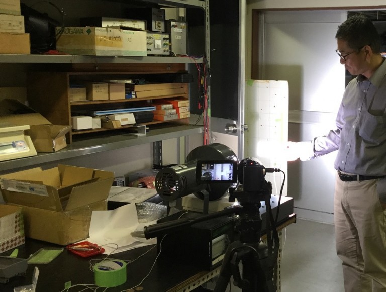 人工太陽照明灯を照らしてみました