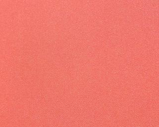 ①自然太陽光で照らしたCoral Pinkのドレープ